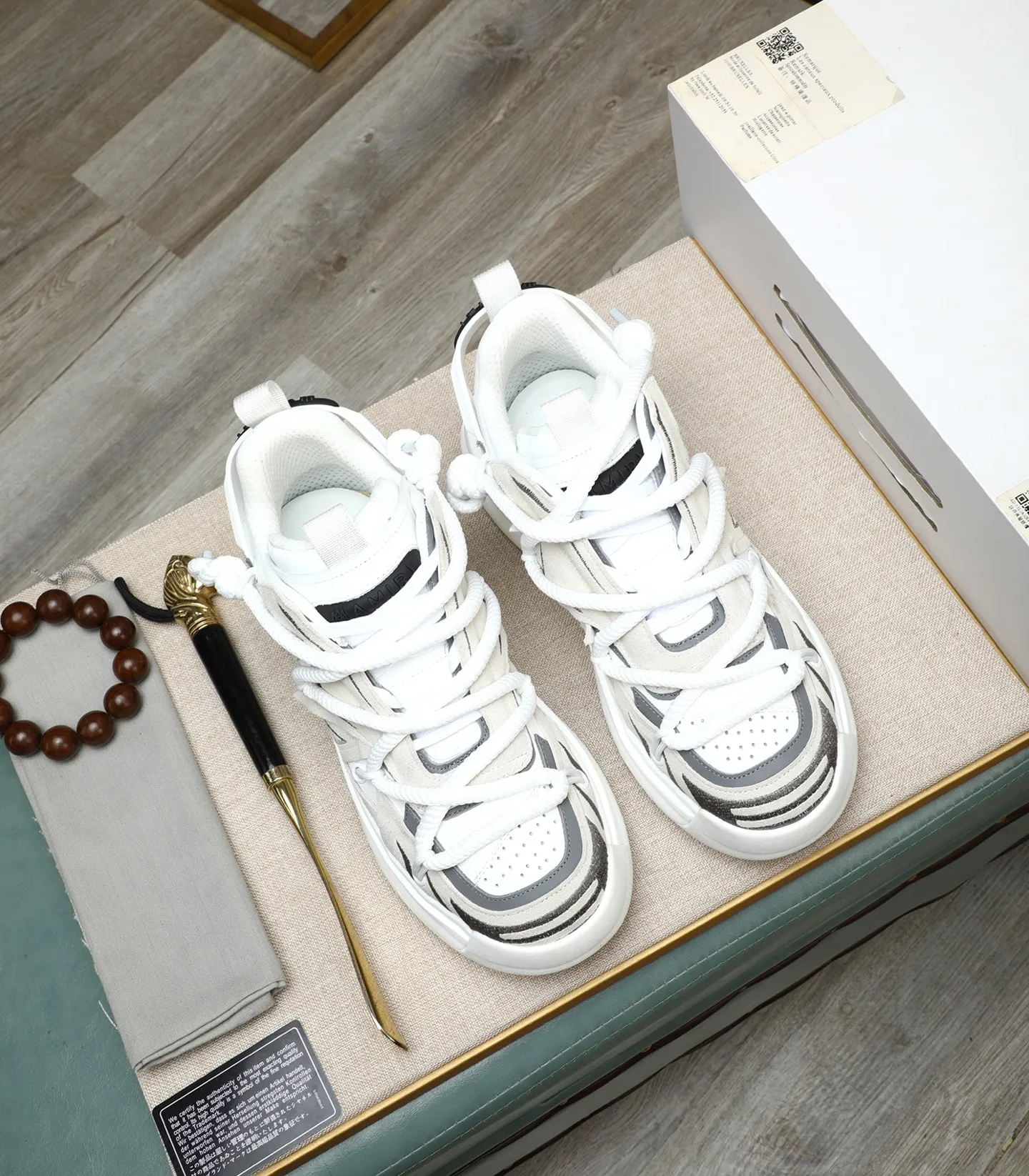 Men's men's shoes💰600 [AMIRI～AMIRI] 2025 spring and summer series new casual shoes🆕The large tongue on the upper and the cross shoe string design are very special! Made of cowhide➕multiple materials spliced➕in breathable mesh, thickened and oversized foam-resistant outsole, it will look good on whoever wears it! The appearance is responsible, the feet are retro and handsome! Size:39-44 (38, 45, 46 customized)